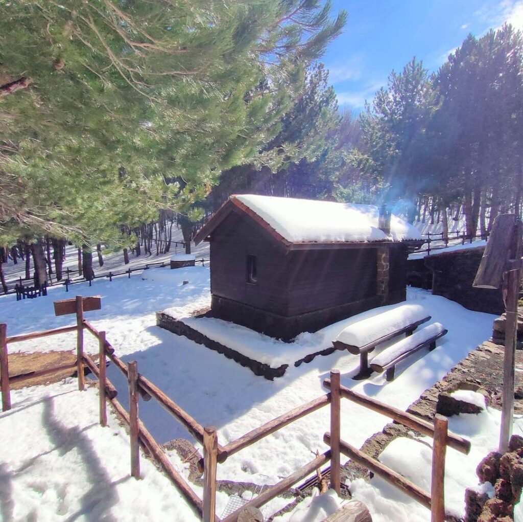 Etna snow, snow, etna winter, Etna North, Rifugio Timparossa, Trekking, Bivouac, Tour Etna, Tour, Syracuse Etna, Bosco Timparossa